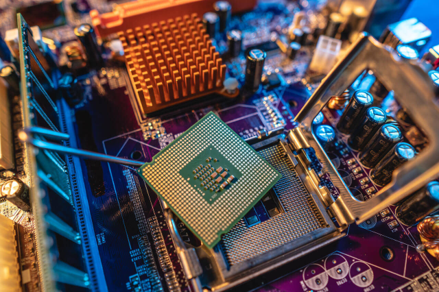 【供應(yīng)】Microchip微控制器，供應(yīng) 8 位 MCU，PIC? MCU，AVR? MCU，16 位 MCU